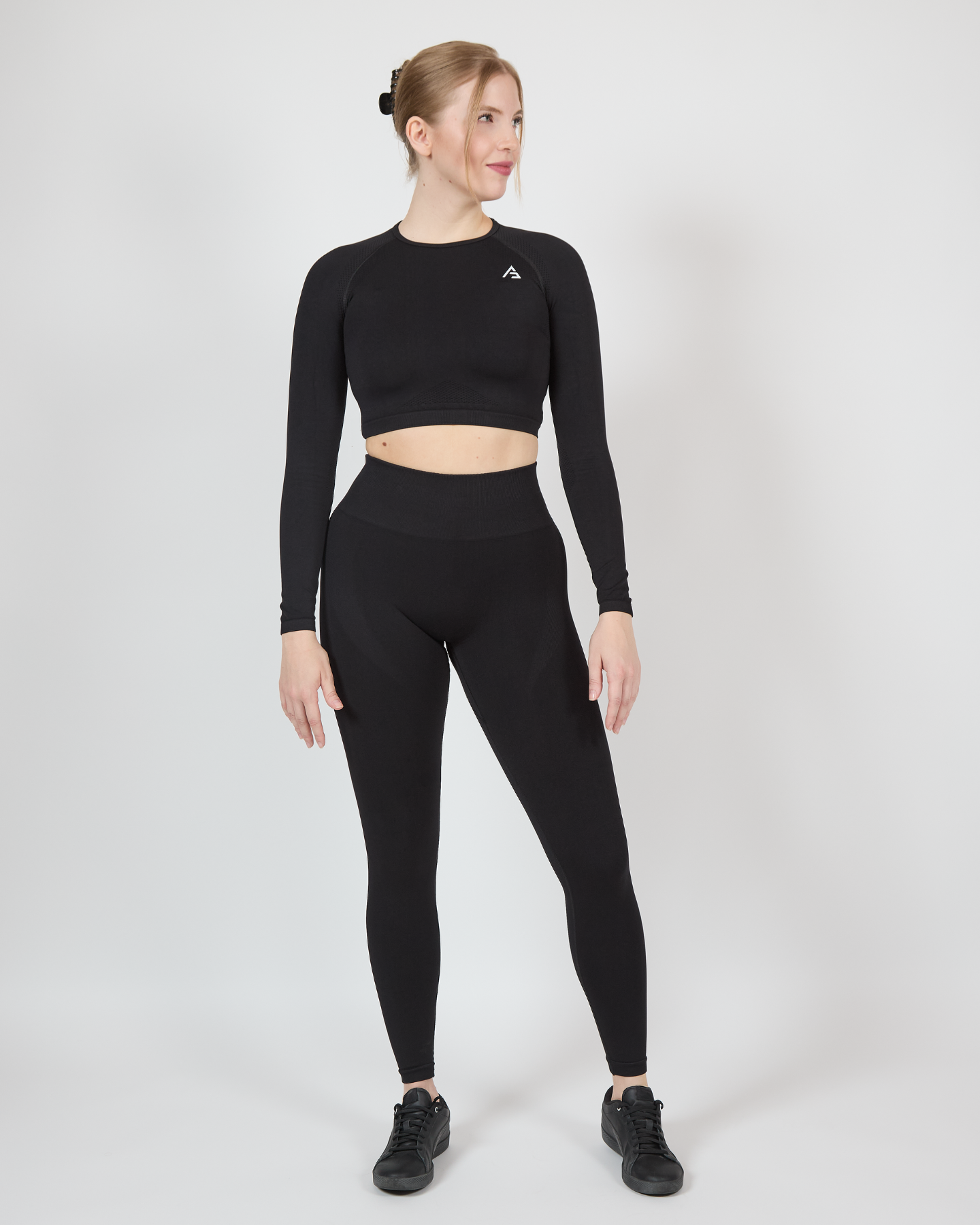 Pioneer Seamless Long Sleeve Crop Top Black Beauty