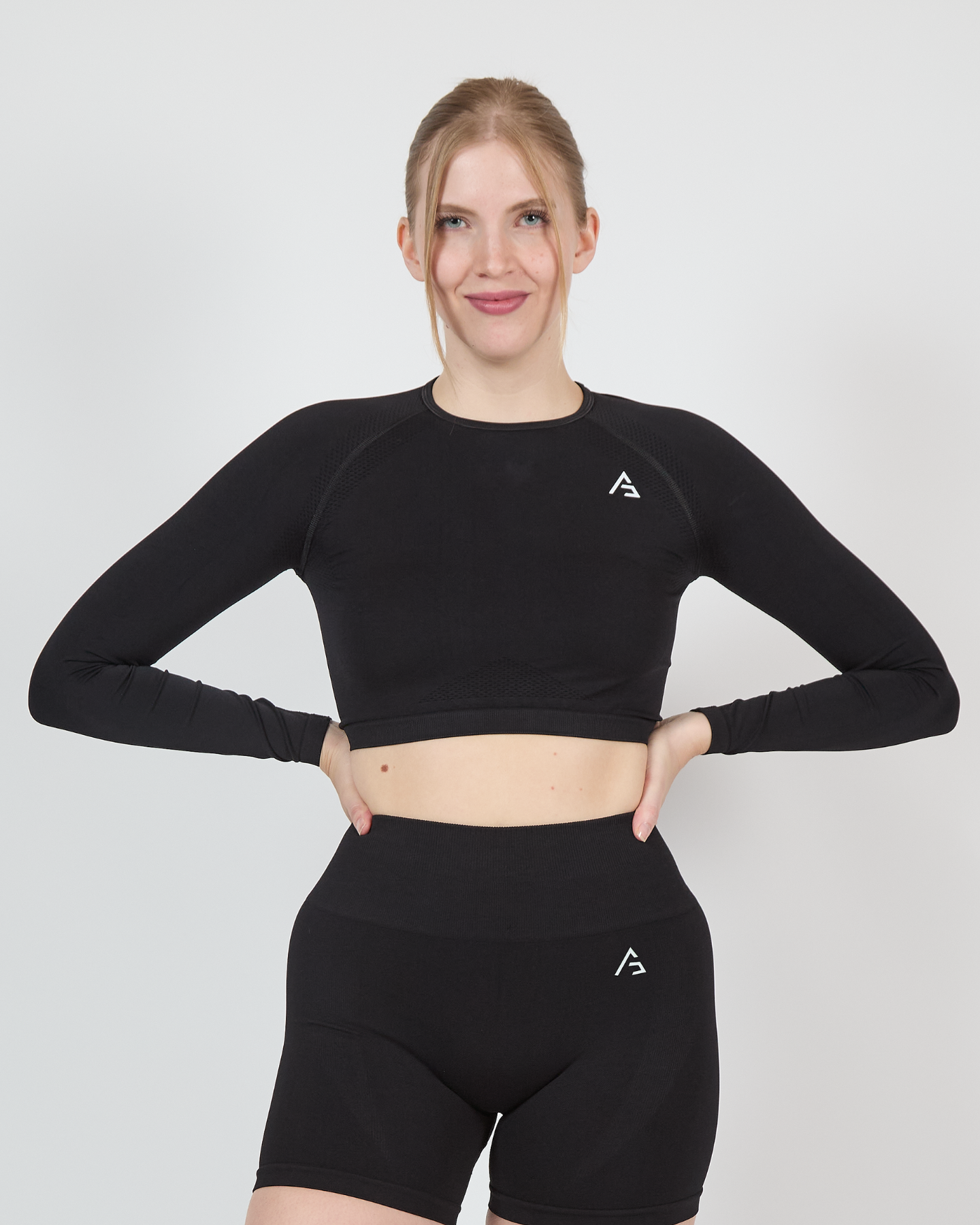 Pioneer Seamless Long Sleeve Crop Top Black Beauty