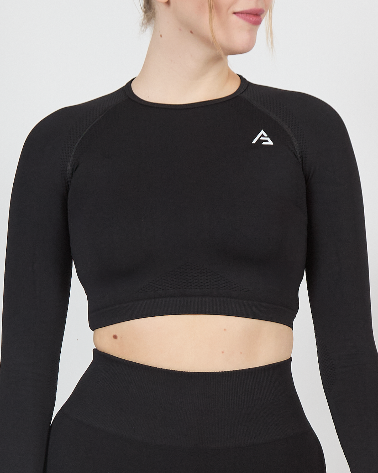 Pioneer Seamless Long Sleeve Crop Top Black Beauty